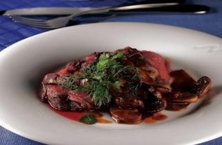 Roastbeef con salsa de ajo asado